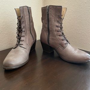 Frye zip up, lace women boots. Size 7.5B.